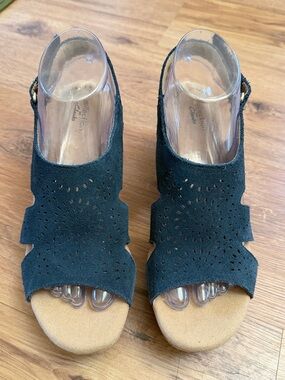 Clarks Giselle Bay platform wedge navy suede sandals, size 9, EUC